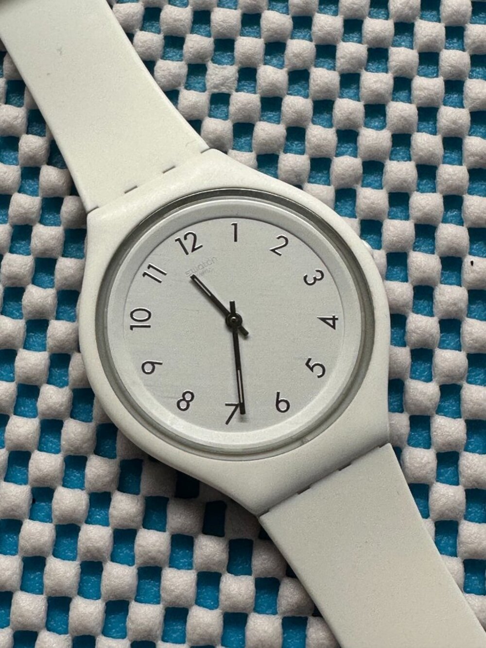 Swatch Watch Skinsnow SVUW101 Contemporary